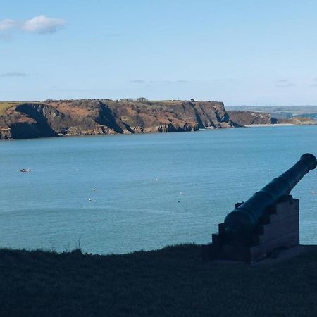 Modern Flat With Island Views In Heart Of Tenby Exteriör bild