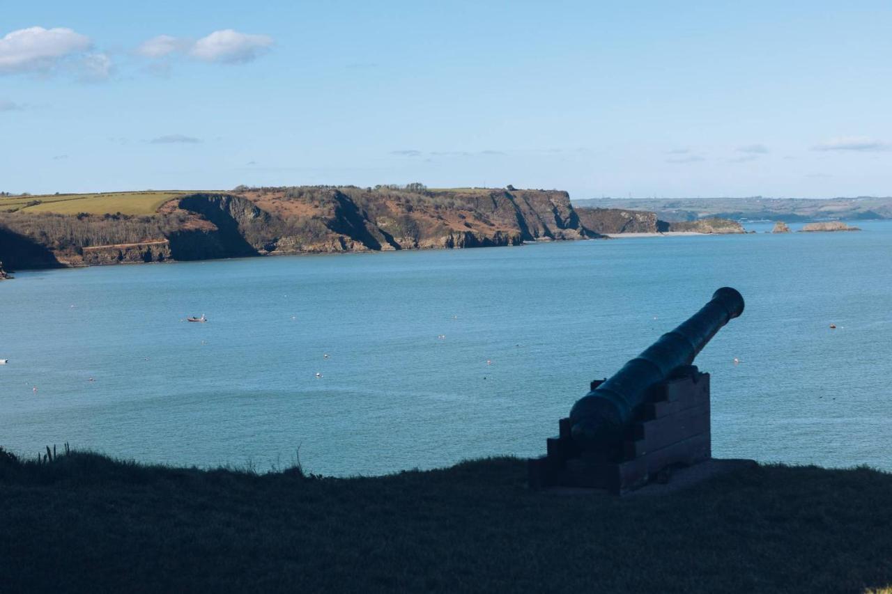 Modern Flat With Island Views In Heart Of Tenby Exteriör bild