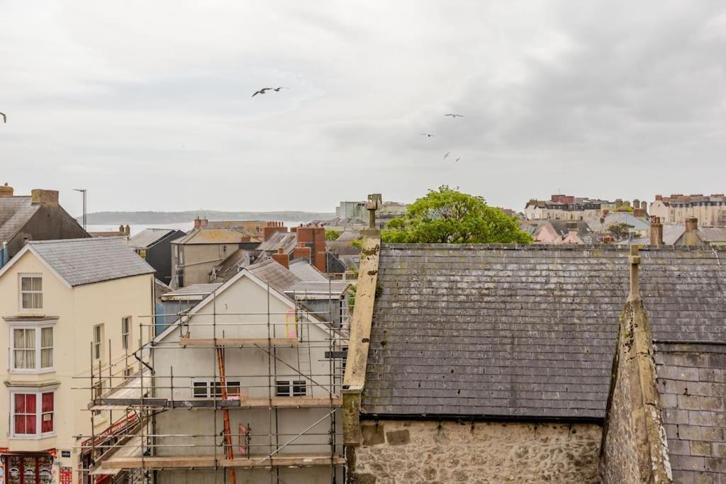 Modern Flat With Island Views In Heart Of Tenby Exteriör bild