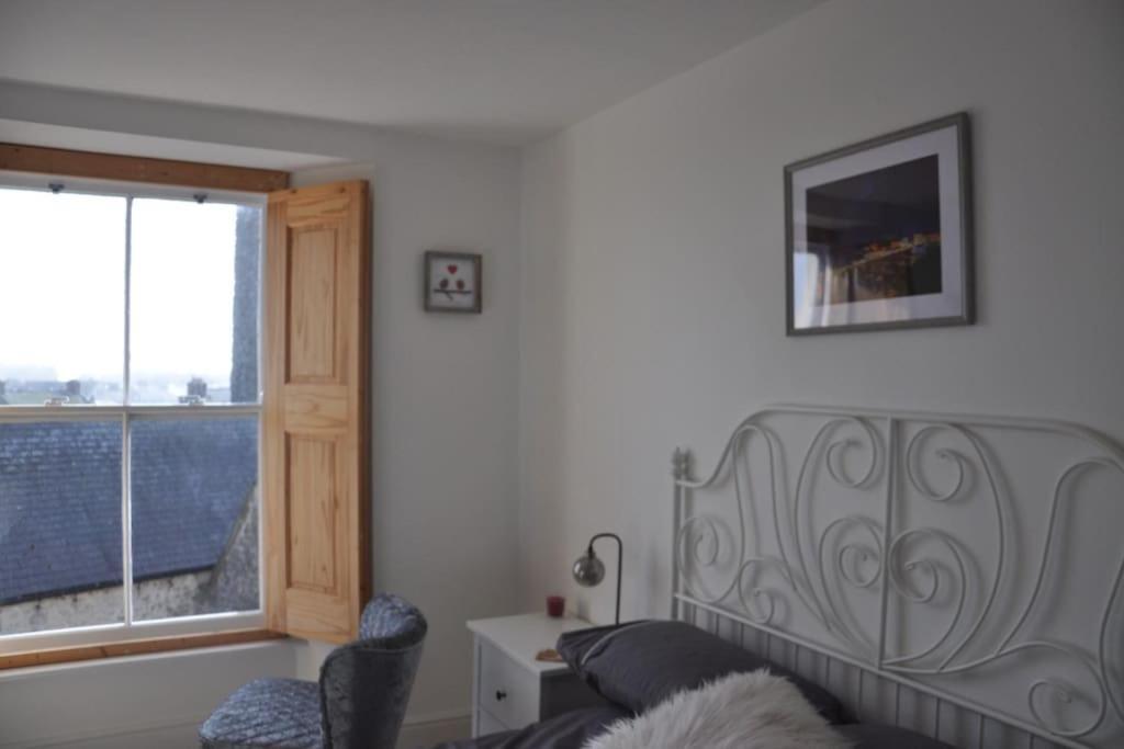 Modern Flat With Island Views In Heart Of Tenby Exteriör bild