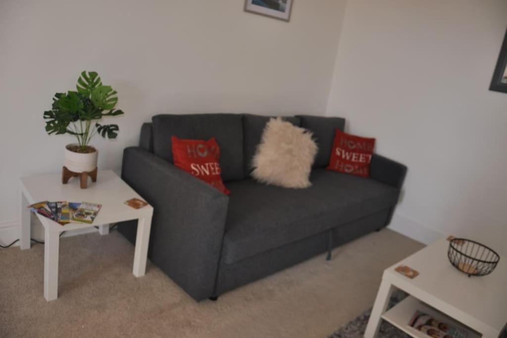 Modern Flat With Island Views In Heart Of Tenby Exteriör bild